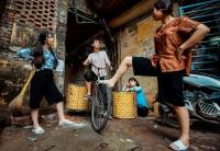 Bộ ảnh kỷ yếu  chợ búa  của học sinh Hà Nội