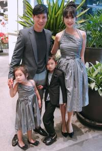 Gia đình Lý Hải mặc ton-sur-ton dự sự kiện ở Malaysia