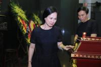 NSND Lan Hương và đồng nghiệp khóc nghẹn trước linh cữu NSƯT Duy Thanh