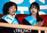 Lặng người trước nhan sắc con gái của ứng viên Tổng thống Hàn Quốc gây sốt mạng