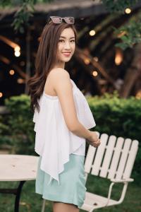 Hoa hậu Đỗ Mỹ Linh khoe vóc dáng nuột nà đón chào mùa hè
