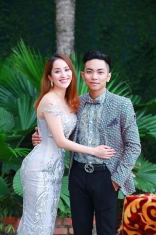 Khánh Thi năn nỉ chồng kém 12 tuổi cho làm live show riêng