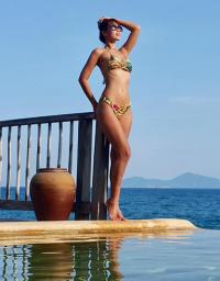 Hà Anh diện bikini nóng bỏng, tận hưởng kỳ nghỉ xa hoa bên chồng Tây