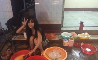  Hot girl rửa bát  Việt được trang tin Hàn Quốc khen xinh, chăm chỉ