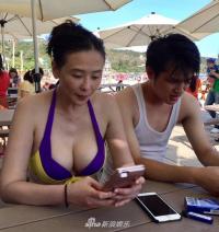 'Nữ hoàng ma túy xứ Đài' diện bikini đi du lịch với tình trẻ kém 15 tuổi