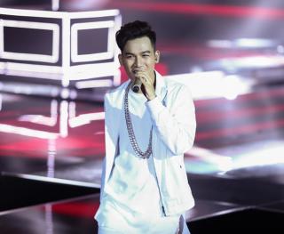 Choáng với lý do hot boy The Voice tránh gần gũi Đông Nhi