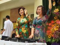 Lên sân khấu làm DJ, ai chất được như cô hiệu trưởng trường THPT Nguyễn Gia Thiều!