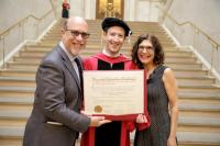 Ông chủ Facebook nhận bằng tốt nghiệp Harvard sau 12 năm bỏ học