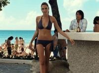 Video: Mỹ nữ Wonder Woman diện bikini lấy dấu vân tay cực hot trong Fast 5