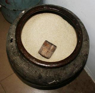 Biết cách đặt hũ gạo trong nhà như thế này, tiền chỉ có vào mà không ra