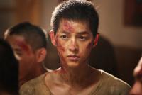  Đảo địa ngục  của Song Joong Ki lập kỷ lục lịch sử phim Hàn