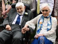 Lãng mạn đám cưới của cụ bà 95 và người tình 93 tuổi