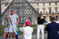 Jennifer Lopez và người tình  trốn con , hẹn hò ở Paris
