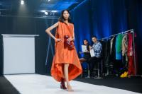 Vietnam s Next Top Model: Chà Mi ngất xỉu khi tạo dáng trên cà kheo