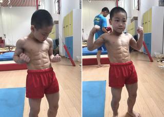 Cậu bé 7 tuổi có cơ bụng 8 múi nhờ khổ luyện