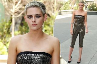 Kristen Stewart gợi cảm với jumpsuit dù tóc ngắn tomboy