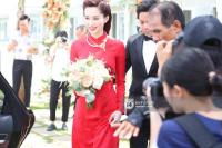 Diện áo dài đỏ rực, cô dâu Thu Thảo tiếp tục  đốn tim  fan bằng nhan sắc vô cùng rạng rỡ và xinh đẹp