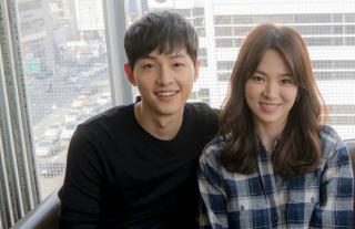 2 tuần nữa là đám cưới, Song Joong Ki tranh thủ lấy lòng Song Hye Kyo:  Bởi vì có cô ấy chính là một niềm hạnh phúc rồi 