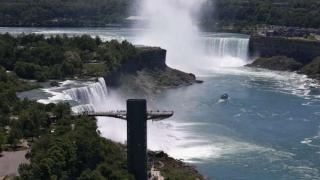 Bé trai 10 tuổi sống sót thần kỳ sau khi bị ngã xuống từ thác Niagara