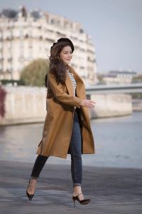 Lý Nhã Kỳ xinh đẹp nổi bật với phong cách cổ điển trên đường phố Paris