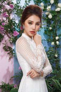 Hoa hậu “Hội con nhà giàu Việt” Jolie Nguyễn đẹp thướt tha trong tà áo dài