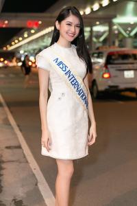 Thùy Dung tự tin nói tiếng Anh như gió, một mình mang 140 kg hành lý đến Nhật tham dự Miss International
