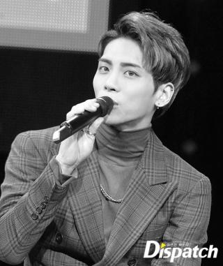 Bạn thân 5 năm tiết lộ Jonghyun gặp vấn đề tâm lý và ngọn nguồn nguyên nhân khiến nam ca sĩ túng quẫn