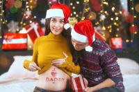 Tung ảnh Giáng sinh với  bụng vượt mặt , Tú Vi thông báo đã mang thai sau 2 năm đám cưới
