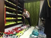 Khoe tủ đồ hàng hiệu cùng hơn 700 đôi giày bày la liệt, Đàm Vĩnh Hưng thừa nhận mắc bệnh  nghiện  mua sắm