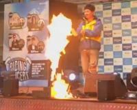 Nam rapper Kpop phản ứng cực nhanh khi lửa lan trên sân khấu