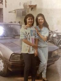  Người đẹp Tây Đô  Việt Trinh khoe ảnh chụp cùng với Diễm Hương gần 30 năm về trước