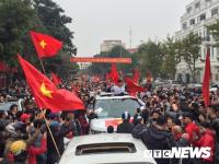 Ảnh: Đường phố Thái Bình rực rỡ cờ hoa đón cầu thủ U23 Việt Nam Đoàn Văn Hậu