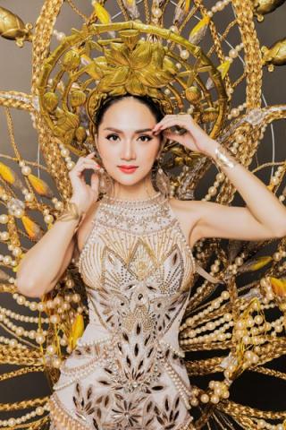 Hương Giang Idol tuyệt đẹp trong trang phục dân tộc độc đáo