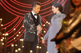 Hương Giang làm khách mời trong liveshow  ngập tràn hoa  của Đàm Vĩnh Hưng và Lệ Quyên