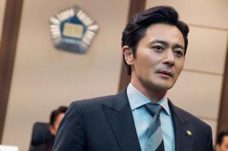 Jang Dong Gun gây ngỡ ngàng với vẻ đẹp ngời ngời, mặt không nếp nhăn trong phim mới