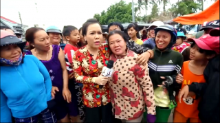 Phản ứng của fan Việt khi gặp thần tượng: Người ú ớ không nói nổi, kẻ bỏ cả con dâu đau đẻ