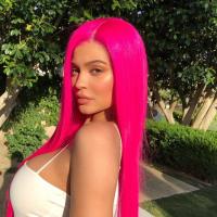 Kylie Jenner diện đồ bó khoe body đồng hồ cát nhưng mức giá rẻ giật mình của bộ đồ mới là điều đáng bất ngờ