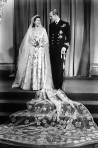 Trước thềm đám cưới của Hoàng tử Harry và Meghan Markle, điểm lại 13 mẫu váy cưới Hoàng gia khiến người người mê mẩn