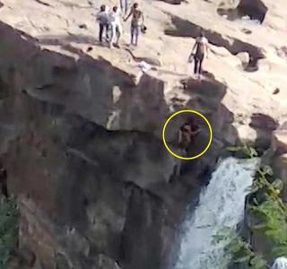 Thanh niên rơi thác 52 mét vì mải miết selfie