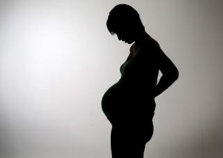 Sốc: Thiếu nữ bị hãm hiếp phải ngồi tù 6 tháng vì phá thai