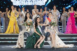 NTK váy dạ hội của Tân Hoa hậu Miss World Việt Nam 2019:  Riêng đồ dạ hội, tôi hỗ trợ Linh và chỉ lấy tiền giặt là 