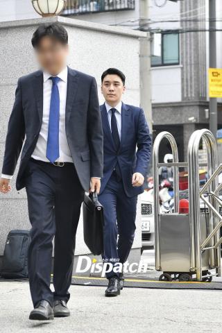 Sau 2 tháng, Seungri chính thức trình diện cảnh sát vì cáo buộc thứ 8: Cúi đầu xin lỗi, biểu cảm và sắc mặt gây chú ý