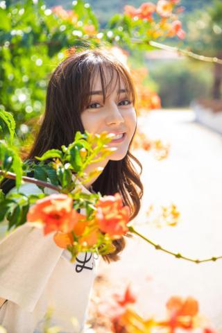 Địch Lệ Nhiệt Ba rơi nước mắt trên sóng truyền hình, lần đầu tiết lộ nuối tiếc lớn nhất cả cuộc đời