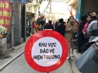 Hà Nội: Xe chở gas bất ngờ bốc cháy dữ dội kèm nhiều tiếng nổ, hàng trăm người dân hoảng hốt bỏ chạy