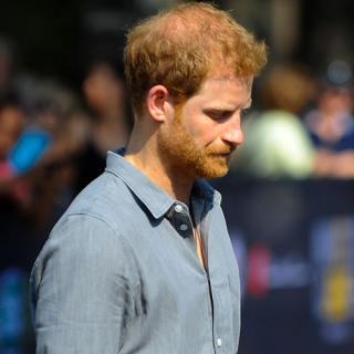 Cú sốc của Harry: Rơi vào tình thế 'mắc cạn' ở Mỹ, tâm lý bất ổn trong khi Meghan Markle thì ngược lại