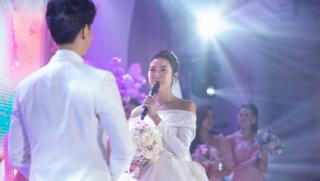 Á hậu Thúy Vân công bố tin mang thai con trai đầu lòng ngay trong đám cưới