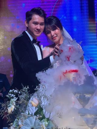Vợ cũ cầu thủ Phan Thanh Bình kết hôn với chồng kém 9 tuổi siêu điển trai