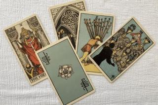 Bói bài Tarot thứ 5 ngày 6/1/2022: Sự nghiệp ngày càng rộng mở