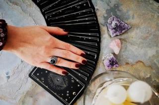 Bói bài Tarot thứ 5 ngày 17/2/2021: Tránh mua nhà, tậu xe