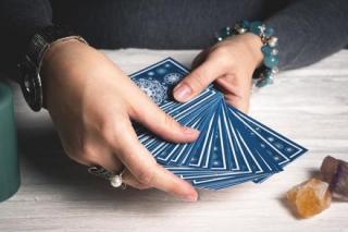 Bói bài Tarot thứ 6 ngày 18/2/2021: Được chiều chuộng hết nấc